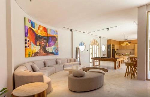 Mengwi Villa | 5 Br Villa View On Ricefield, Pool, Sauna Jacuzzi