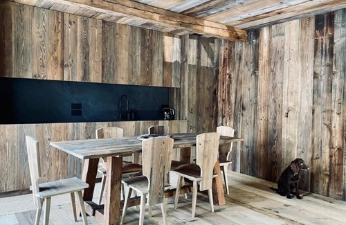 Cortina d'Ampezzo Historic Centre Apartamento | 5* Central Cortina newly refurbished. 3’ from Freccia nel Cielo cable car.