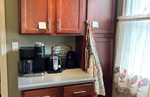 Donelson Casa | 3 dormitorios / Nuevo kit Ap wi-fi / 4 HDTV 1/3 acre patio / patio / parrilla 7. 2 Downtown 5. 1 Opryland