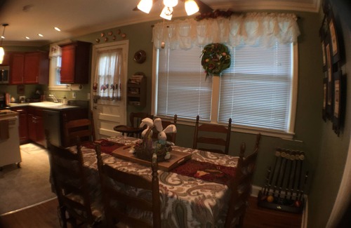 Donelson Casa | 3 dormitorios / Nuevo kit Ap wi-fi / 4 HDTV 1/3 acre patio / patio / parrilla 7. 2 Downtown 5. 1 Opryland
