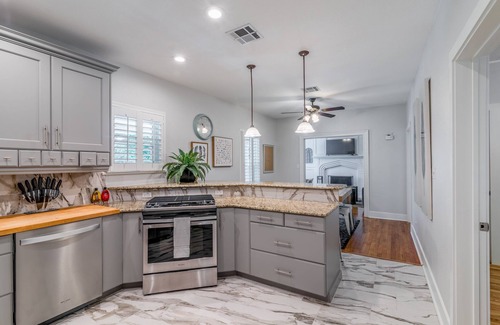Hancock Casa | 5 ★| Downtown Group Bungalow|Near UT★