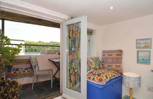 Fowey Cabaña | 5 ESPLANADE, family friendly, character holiday cottage in Fowey