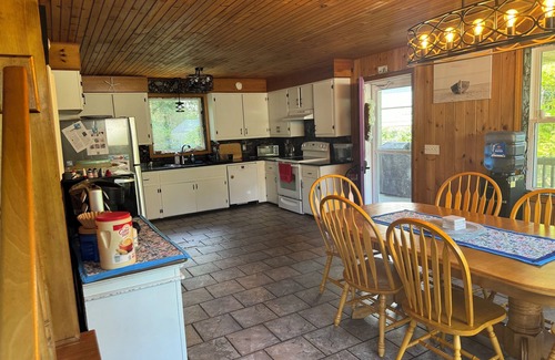 Portsmouth Casa | 5⭐️Hop on a Ferry to Seaclusion in Prudence Island