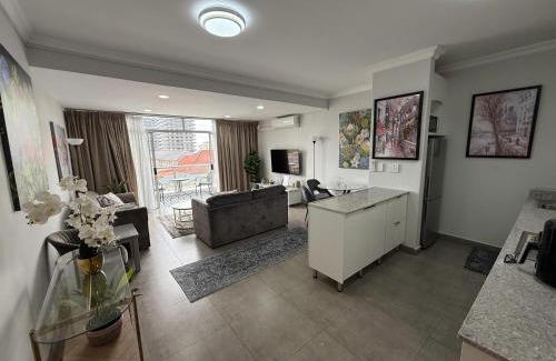 Cape Town City Centre Apartamento | 5 Inverness super luxury one bedroom with pool with garden