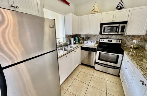 Alice Town Condominio | 5 "J" Jus Chillin' Cozy 2-bedroom condo in Resorts World Bimini Community