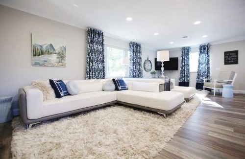 Knoxville Casa | 5 KING BEDS, 1Q 1Full P/O NEWLY REMODELED 2800 sq ft