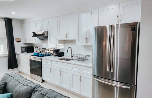 Center City Apartamento | 5 King Beds/2 Free Driveway Parking/Pool Table