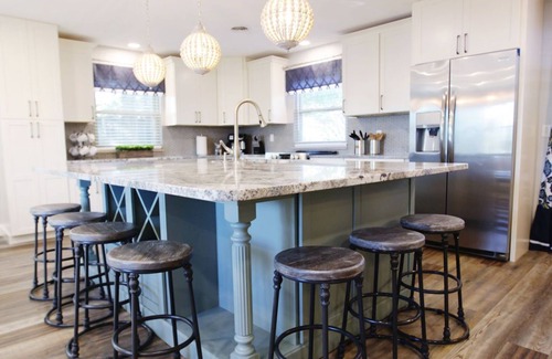 Knoxville Casa | 5 KING BEDS / 2 PULLOUT COUCHES / 2800 SQ FT - close to everything