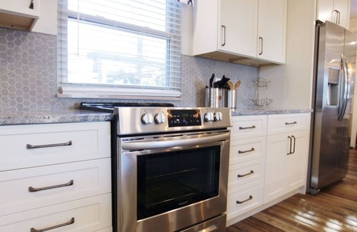 Knoxville Casa | 5 KING BEDS / 2 PULLOUT COUCHES / 2800 SQ FT - close to everything