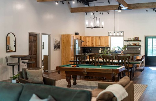 Nellysford Casa | 5 King Beds | Sleeps 18 | Game Room | Brew Trail