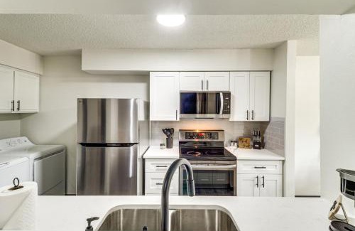 West Arlington Casa | 5 Mi to ATandT Stadium Townhome with Community Pools!