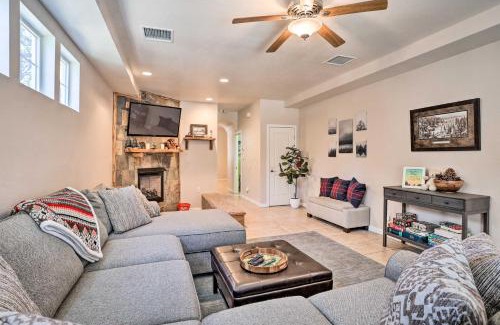 Big Bear City Casa | 5 Mi to Big Bear Lake Cozy Cottage with Hot Tub