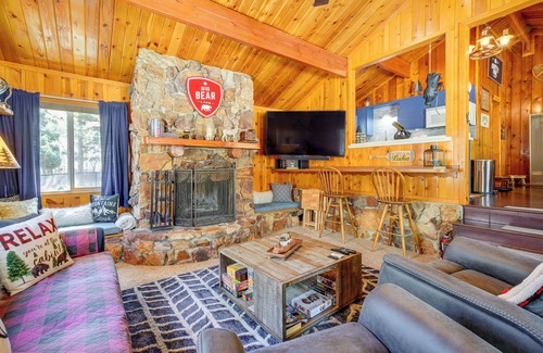 Sugarloaf Cabina | 5 Mi to Big Bear Lake: Pet-Friendly Gem Near Hikes