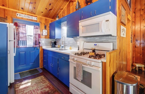 Sugarloaf Cabina | 5 Mi to Big Bear Lake: Pet-Friendly Gem Near Hikes