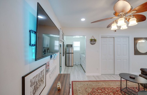 Bakersfield Apartamento | ~ 5 Mi to Downtown: Cozy Bakersfield Studio Rental