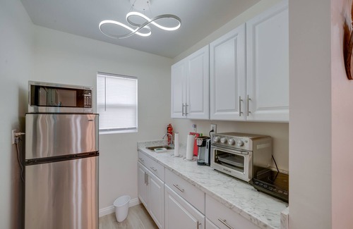 Bakersfield Apartamento | ~ 5 Mi to Downtown: Cozy Bakersfield Studio Rental