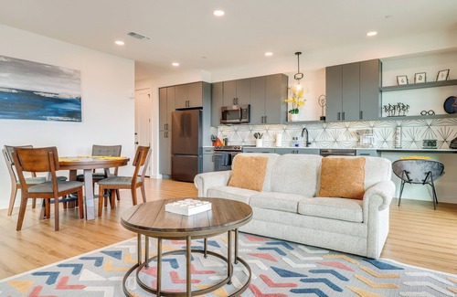New Braunfels Condominio | 5 Mi to Dtwn: Modern Condo in New Braunfels!