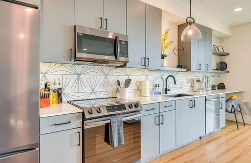 New Braunfels Condominio | 5 Mi to Dtwn: Modern Condo in New Braunfels!