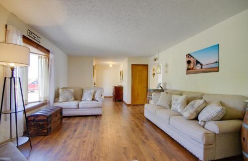 Waynesville Casa | 5 Mi to Dtwn Waynesville 4-Acre Group Getaway!