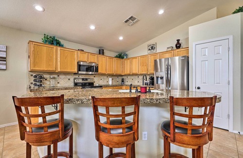 Roseview Casa | 5 Mi to Golf Courses: BBQ-Ready Surprise Home