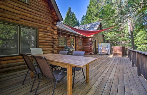 Arnold Casa | 5 Mi to Hiking Custom Cabin with Deck in Arnold!