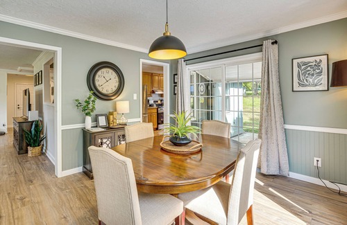 Kansas City Casa | 5 Mi to Kansas Speedway! 'Cowtown Cutie KC'