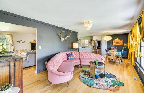 Salem Casa | 5 Mi to Lake Keowee Stylish Salem Home with Yard!