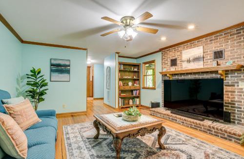 Tigerville Casa | 5 Mi to Lake Robinson BBQ-Ready Home with Pool