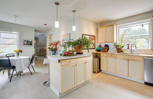 Lynn Apartamento | 5 Mi to Salem! Lynn Apt By the Sea w/ Hot Tub