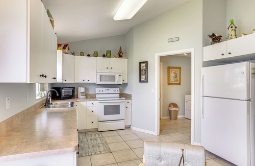 Highland Condominio | 5 Mi to Sebring Int'l Raceway: Canal-View Retreat!