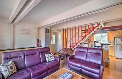 Big Bear City Cabaña | 5 Mi to Snow Summit: Cabin w/ Deck & Fireplace
