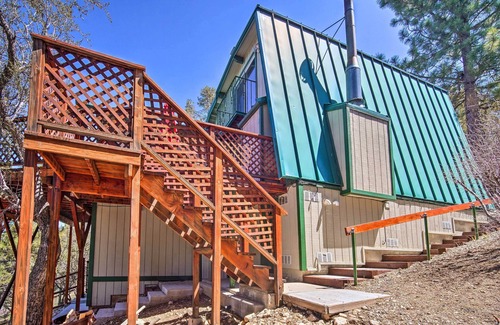 Big Bear City Cabaña | 5 Mi to Snow Summit: Cabin w/ Deck & Fireplace
