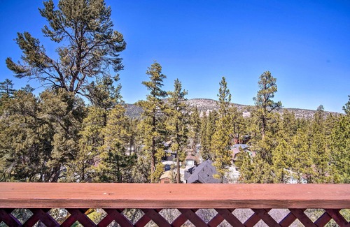 Big Bear City Cabaña | 5 Mi to Snow Summit: Cabin w/ Deck & Fireplace