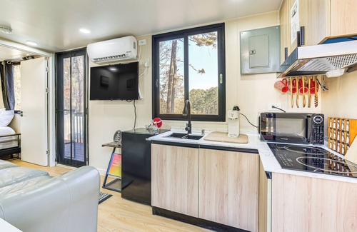 Lithonia Casa | 5 Mi to Stone Mountain: Lithonia Getaway