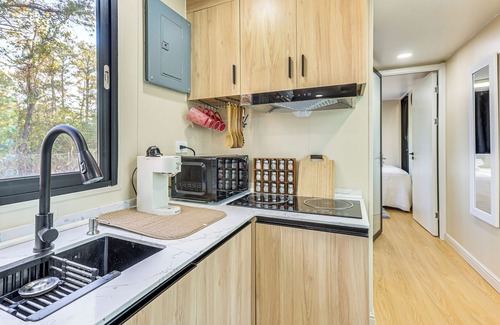 Lithonia Casa | 5 Mi to Stone Mountain: Lithonia Getaway