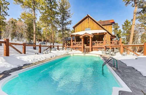 Deadwood Casa | 5 Mi to Terry Peak Spacious Lead Cabin with Hot Tub