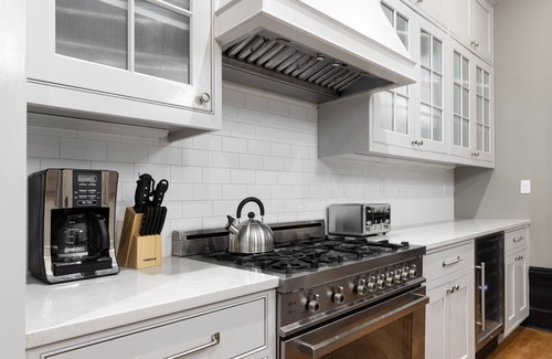 Fort Lee Casa | 5 Million Dollar Manhattan Brownstone Family Getaway Private Rooftop