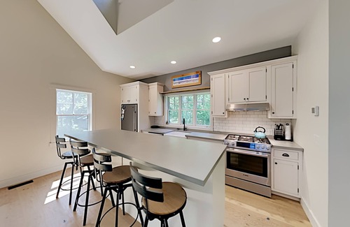 Katama Casa | 5 Min Drive to Beach/Downtown