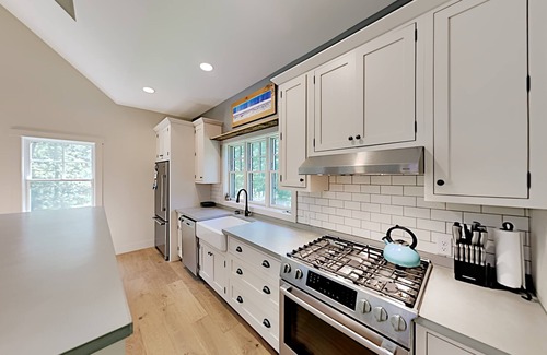 Katama Casa | 5 Min Drive to Beach/Downtown
