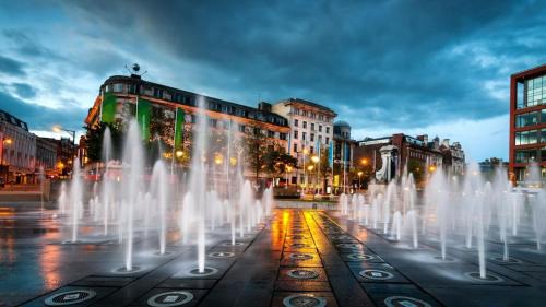 Trafford Casa | 5 min Drive to Trafford Centre and15 Manchester City
