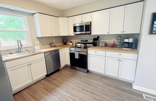 Fishers Casa | 5 min from downtown Fishers, IN! Pet friendly with office, deck & grill, games