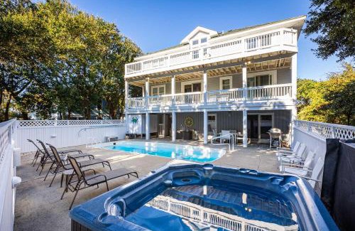Corolla Light Casa | 5 Min to Beach Pool Hot Tub Resort Amenities