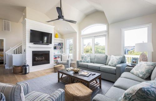 Corolla Light Casa | 5 Min to Beach Pool Hot Tub Resort Amenities