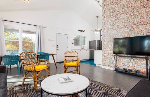 Rosewood Casa | 《5 Min to Downtown《 Fast Wi-Fi 》Newly Remodeled》