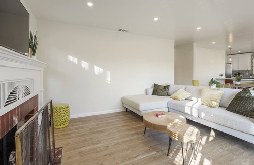 Stockton Casa | 5 min walk from UOP & Miracle Mile- Updated home with master suite!