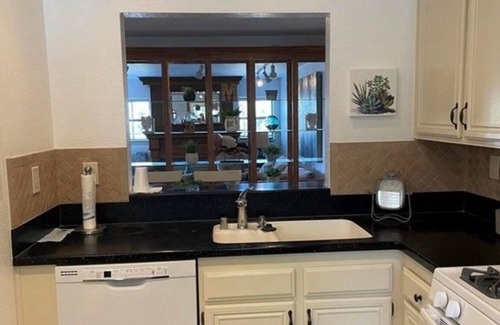 Port Hueneme Condominio | 5 min walk to beach Beach House 2bed 2 bath