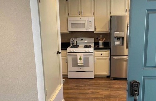 Port Hueneme Condominio | 5 min walk to beach Beach House 2bed 2 bath