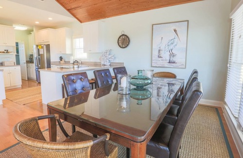 Pelican Bay Casa | 5 Min Walk to Beach & Community Pool; Views of Lagoon & Ocean from Rooftop Deck; Great for Families!