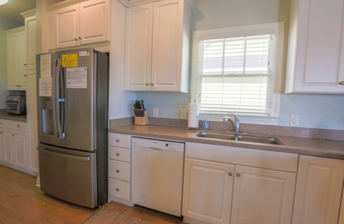 Pelican Bay Casa | 5 Min Walk to Beach & Community Pool; Views of Lagoon & Ocean from Rooftop Deck; Great for Families!