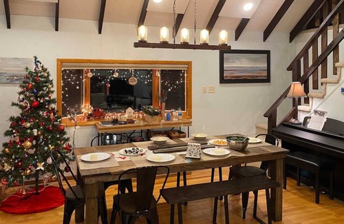 Pocono Lake Cabaña | 5 min Walk to Beach - family friendly cottage with game room & deck